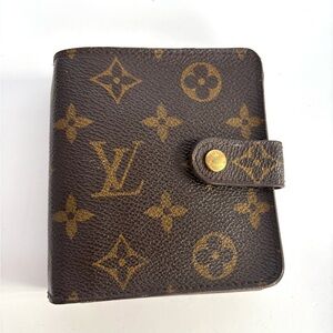 LOUIS VUITTON Monogram Bifold Wallet w/ zippered coin pouch.